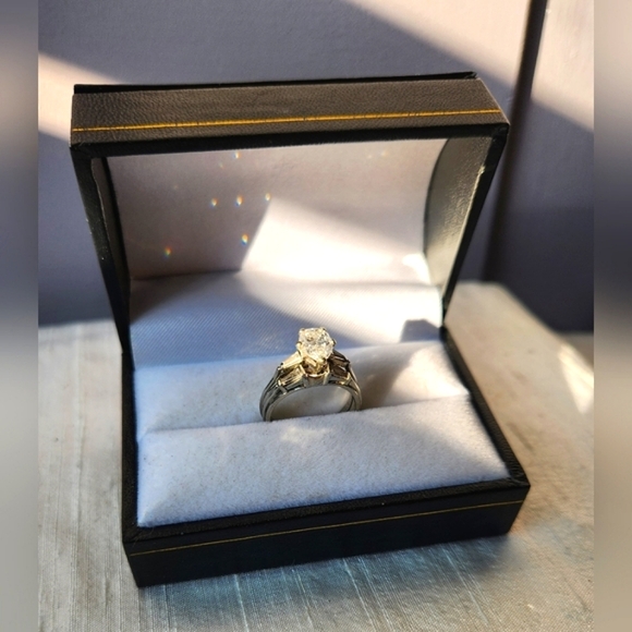 WOMENS 18K WHITE GOLD WEDDING RING SET - Picture 4 of 9